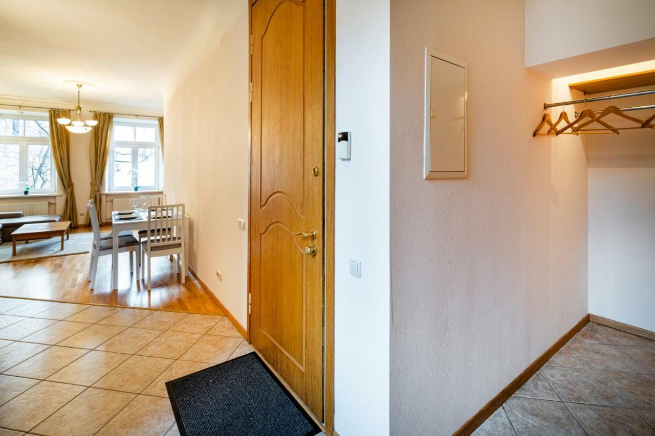 Dzirnavu Street Apartment In City Center Riga Ngoại thất bức ảnh