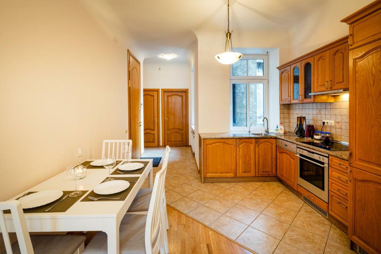 Dzirnavu Street Apartment In City Center Riga Ngoại thất bức ảnh